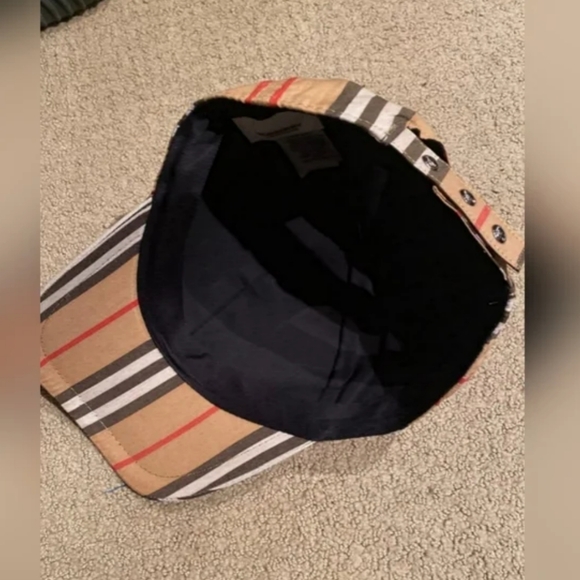 Burberry hat - Picture 3 of 3